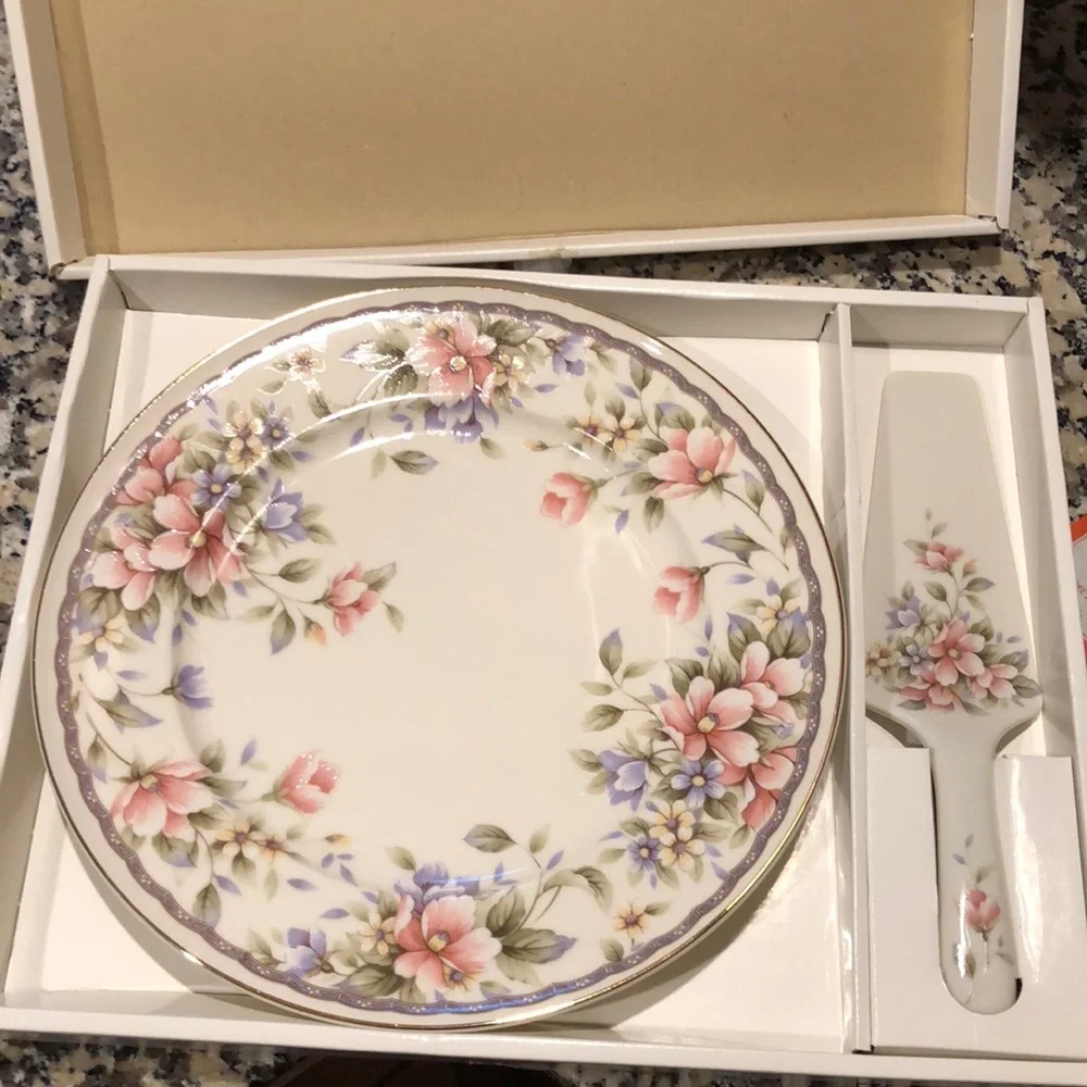Andrea Sadek Porcelain Cake Plate & Server Gift Boxed